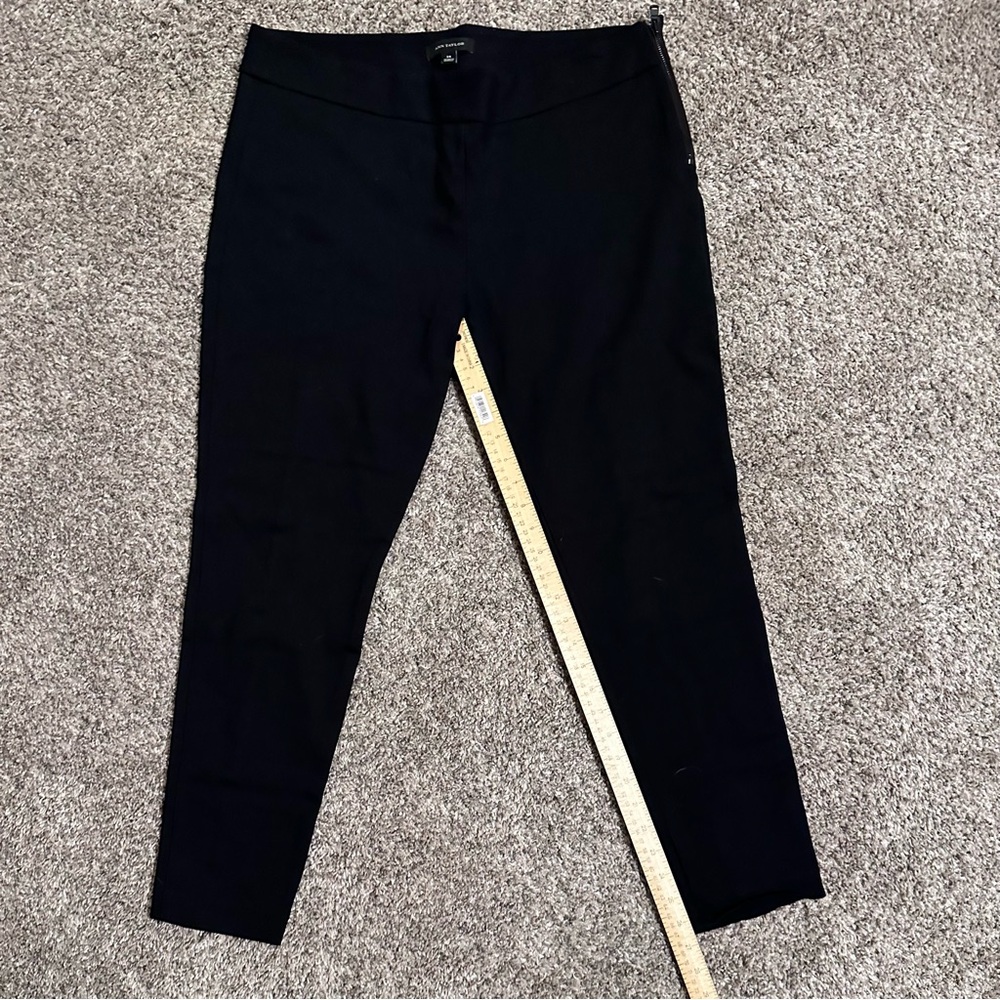 Ann Taylor pull on ankle cigarette pant. Size 14.